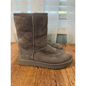 UGG Australia Classic Short Gray Suede Sheepskin Winter‎ Boots Women's sz 6